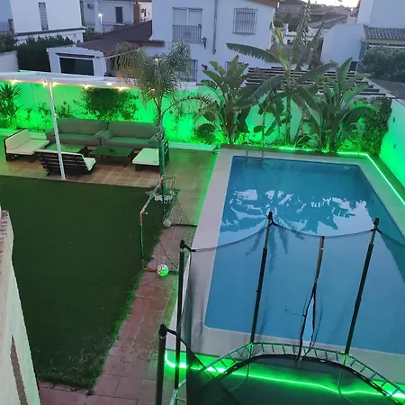 Privado Con Piscina Y Jardin Compartidos.