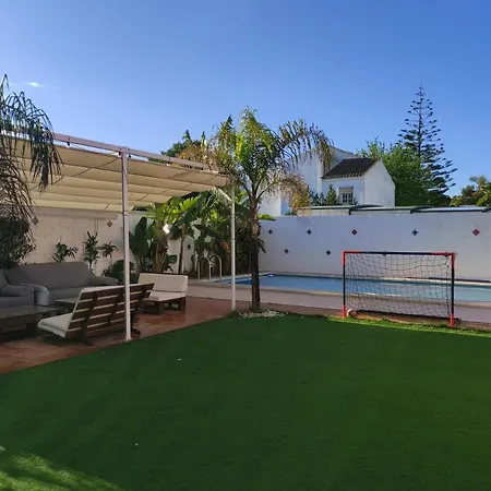 Guest house Privado Con Piscina Y Jardin Compartidos. *