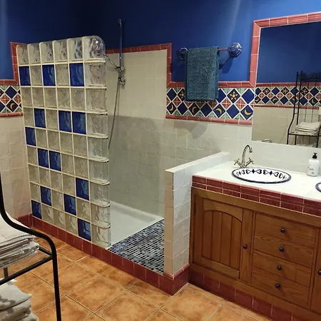 Privado Con Piscina Y Jardin Compartidos. Guest house Valencina de la Concepcion