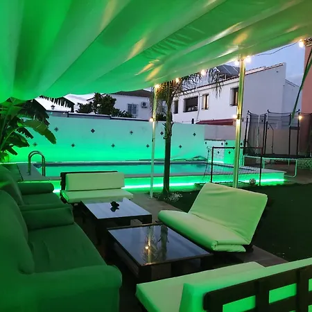 Privado Con Piscina Y Jardin Compartidos. Guest house *