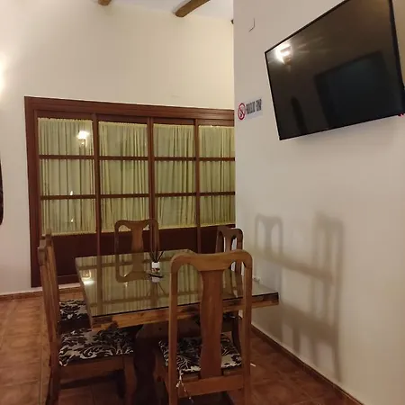 Privado Con Piscina Y Jardin Compartidos. Guest house Valencina de la Concepcion