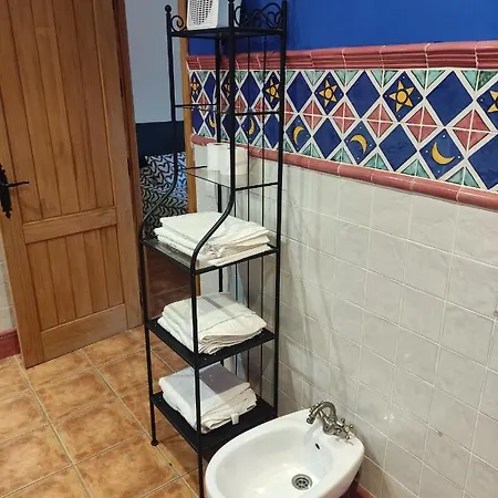 Privado Con Piscina Y Jardin Compartidos. Guest house *