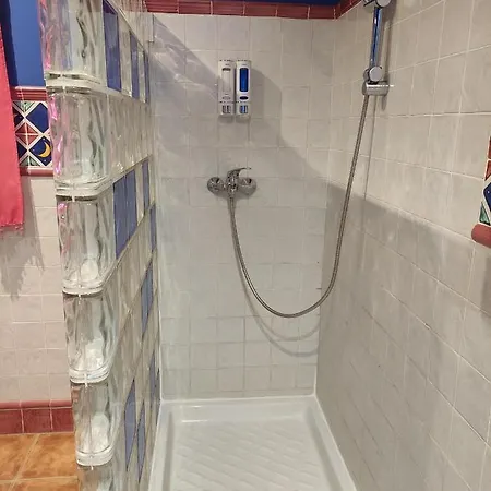 Privado Con Piscina Y Jardin Compartidos. Guest house *