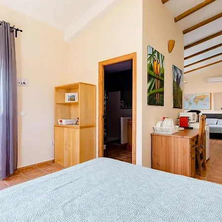Privado Con Piscina Y Jardin Compartidos. *
