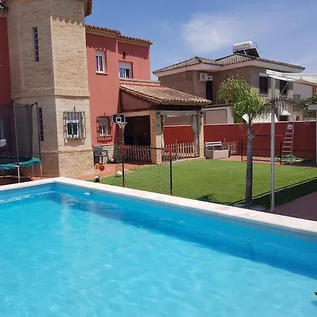 Privado Con Piscina Y Jardin Compartidos. Guest house