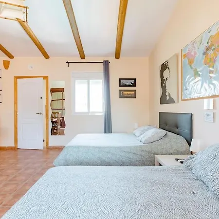 Privado Con Piscina Y Jardin Compartidos.