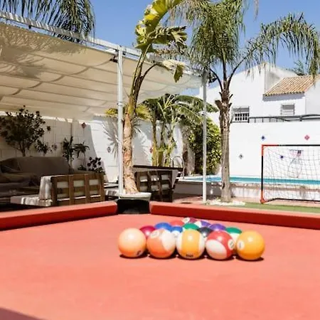 Privado Con Piscina Y Jardin Compartidos. Guest house *