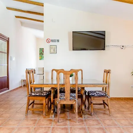 Privado Con Piscina Y Jardin Compartidos. *